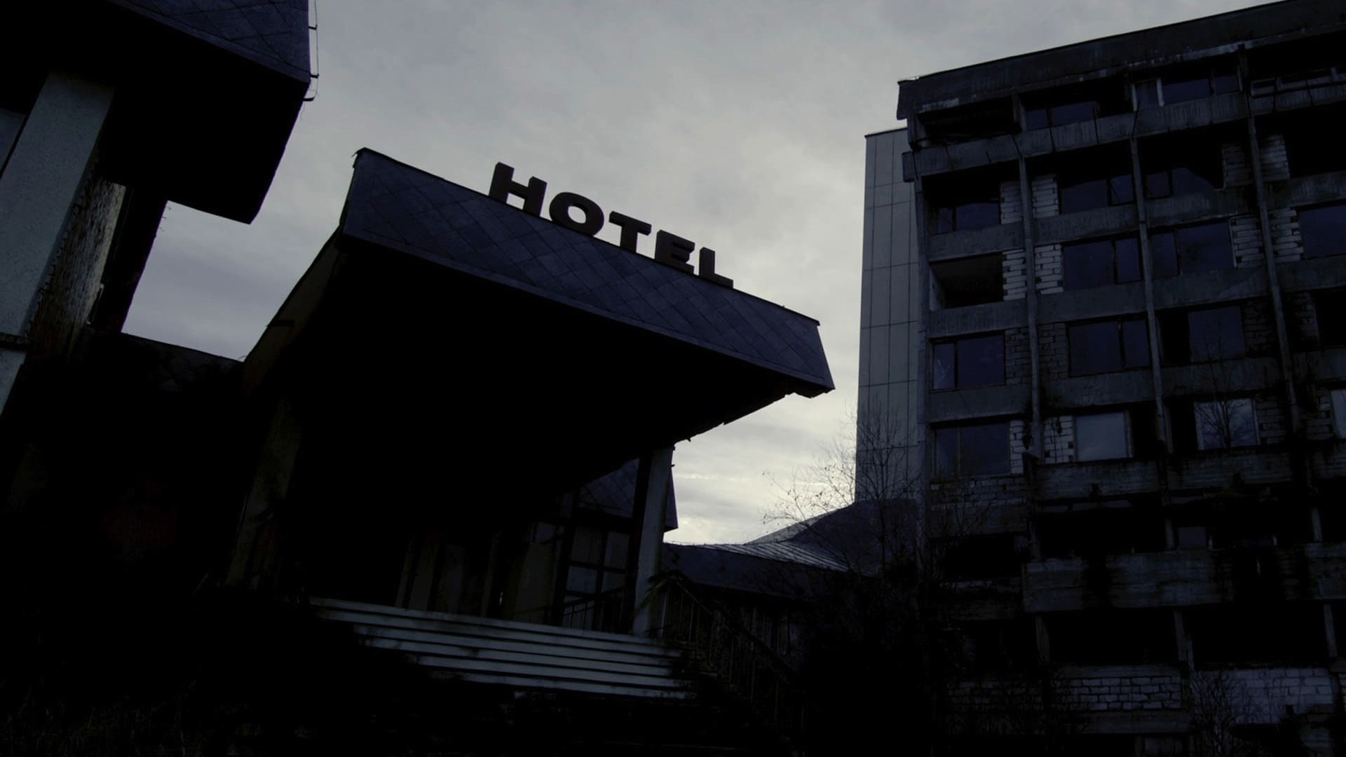 Xem Phim Khách Sạn Bị Ám (Hotel of the Damned)